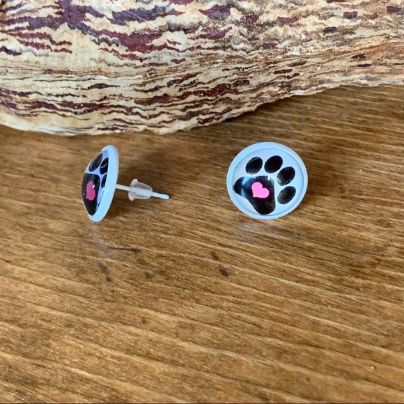 Animal lover paw print stud earrings, NWT - Picture 5 of 5